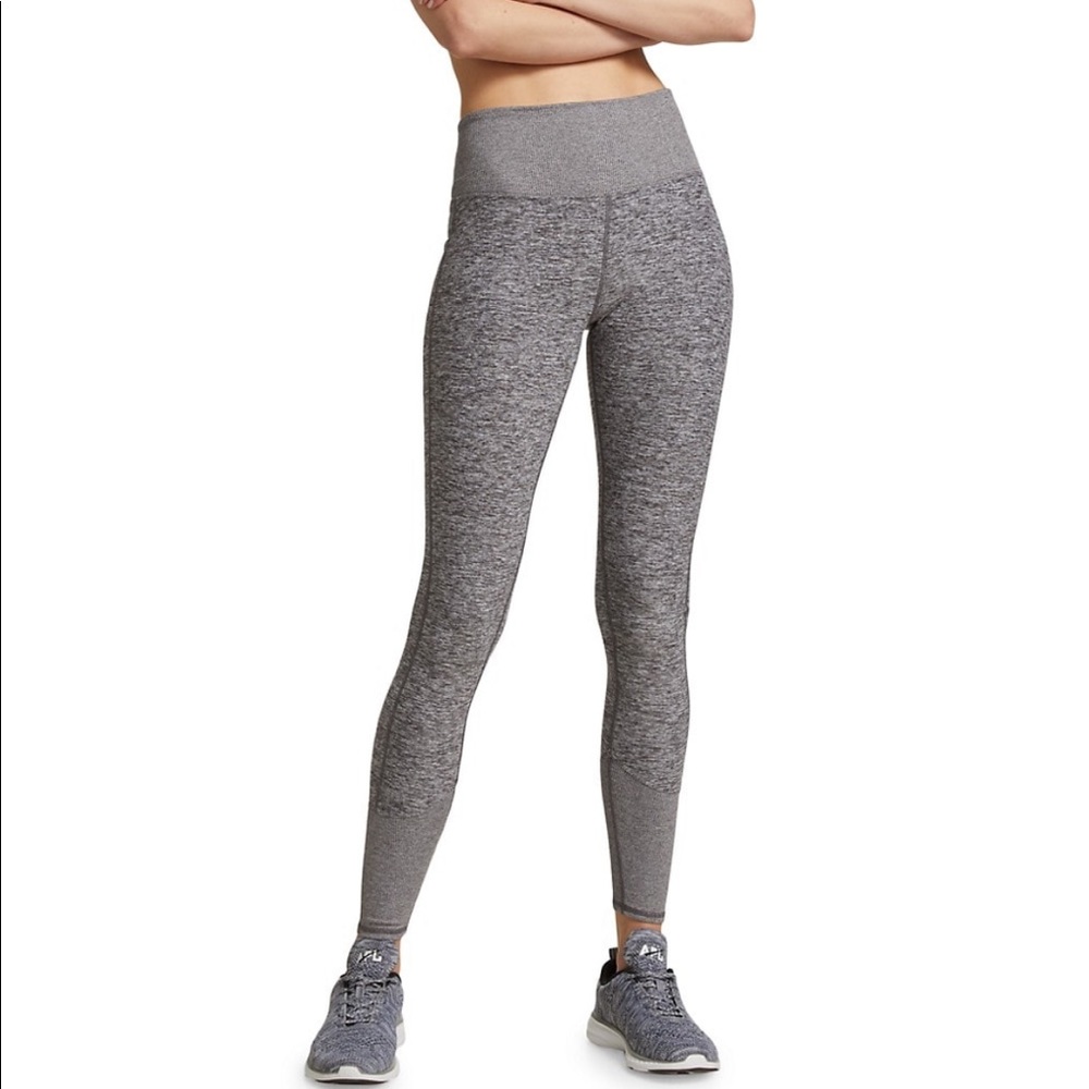 Alo Yoga airsoft leggings in gray